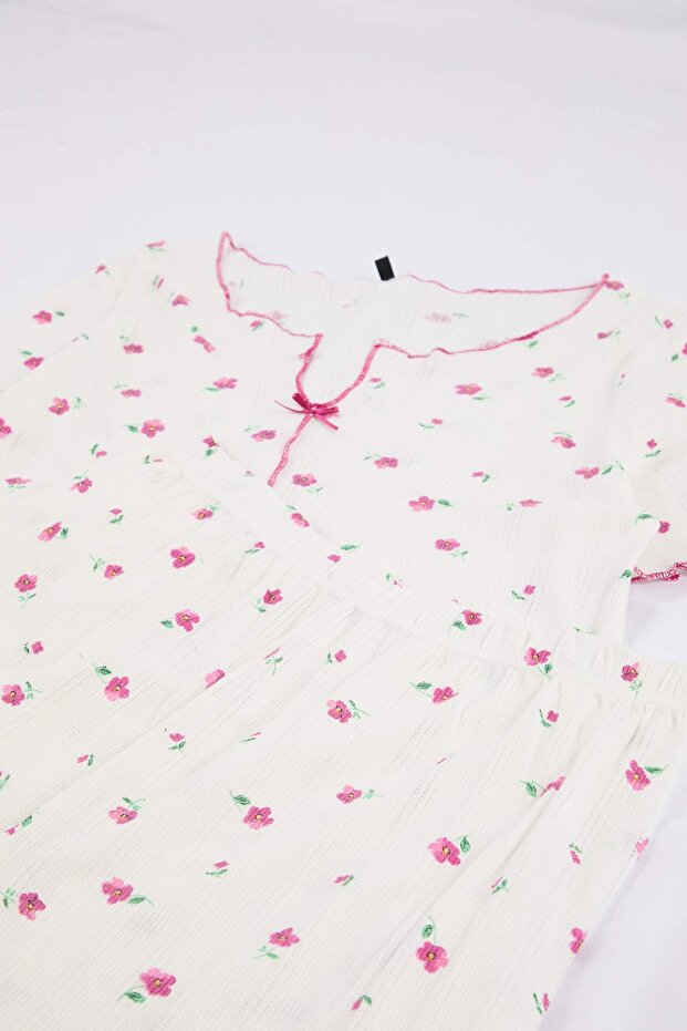 Beyaz-Pembe Çiçek Desenli Kurdeleli Kaşkorse Büyük Beden Pijama Takımı TBBSS26AI00020 - 8