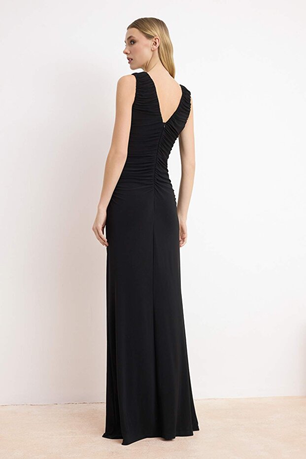 Siyah Aksesuar Detaylı Örme Maxi Abiye & Mezuniyet Elbisesi TPRSS26AE00040 - 5