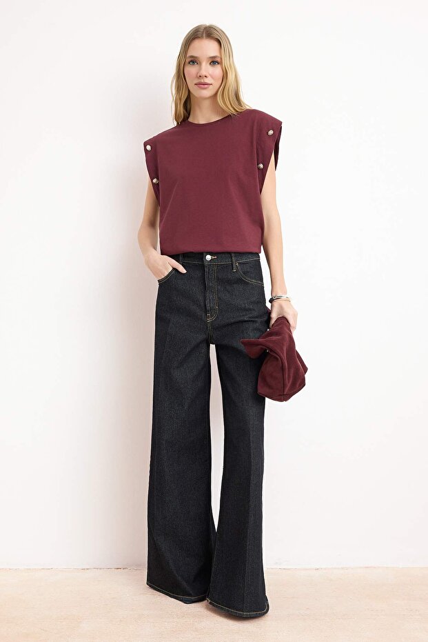 Trendyolmilla  Bordo %100 Pamuk Düğme Detaylı Vatka Görünümlü Basic Bisiklet Yaka Örme T-Shirt TWOSS23TS00016 - Görsel 2