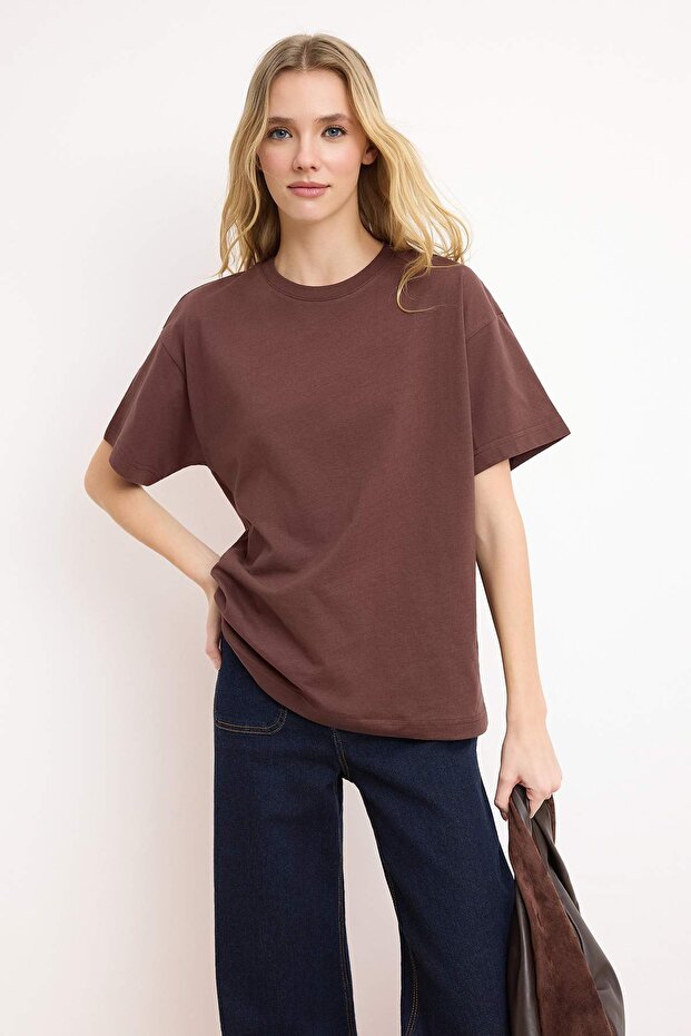 Kahverengi %100 Kalın Pamuklu Oversize/Geniş Kalıp Bisiklet Yaka Örme T-Shirt TWOSS23TS00040 - 2