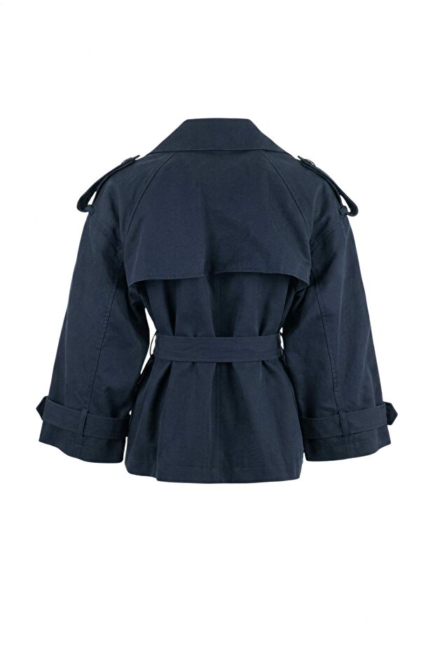 Lacivert Yumuşak Tuşeli Kemerli Oversize Kruvaze Kapama Midi Trençkot TWOSS26TR00007 - 8