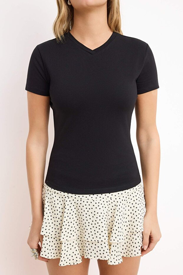 Siyah Fitted/Vücuda Oturan V Yaka Kısa Kollu Pamuklu Esnek Örme T-Shirt TWOSS26TS00069 - 3