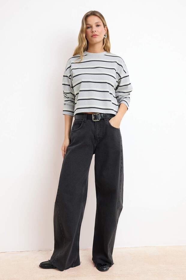 Wardrobe Essentials-Gri Çizgili Relaxed/Rahat Kalıp Düşük Kol %100 Pamuk Örme T-Shirt TWOSS26TS00019 - 2