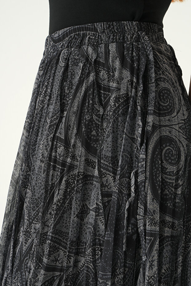 8461A تنورة منقوشة باللون الأسود - 4