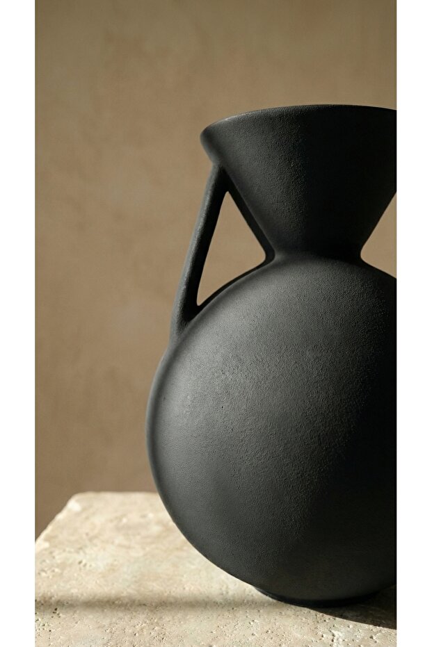 ΜΑΥΡΟ ΒΑΖΟ ΜΙΚΟ - 2