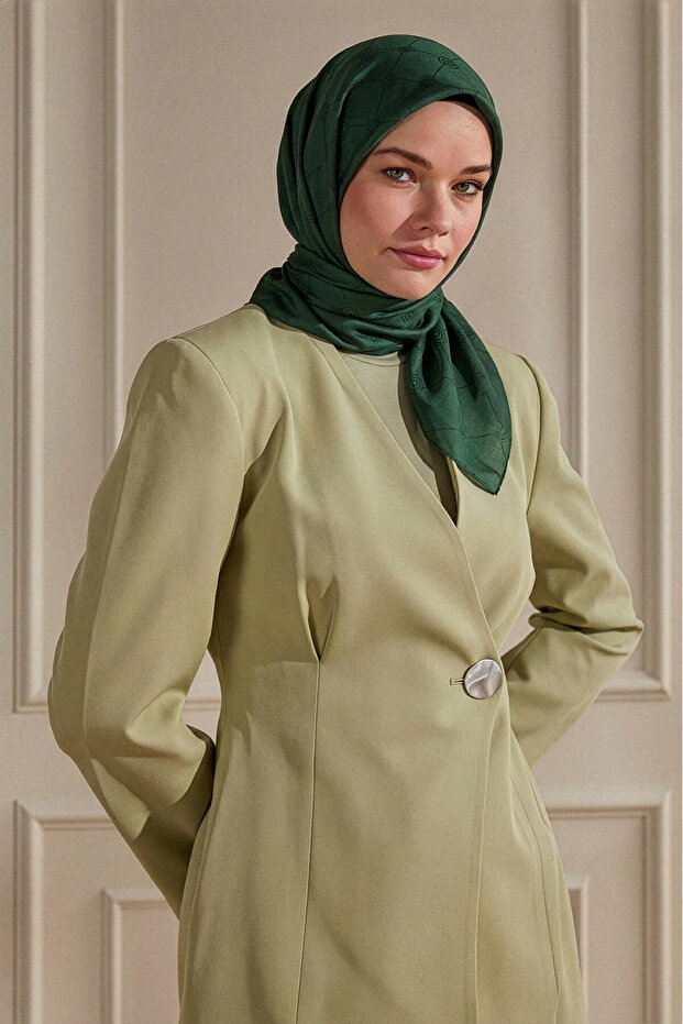 وشاح مرجاني بنمط مونوغرام الزمرد - 1