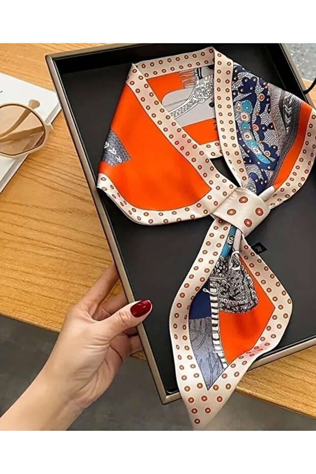 وشاح نموذج التعادل التكلفة كسول
