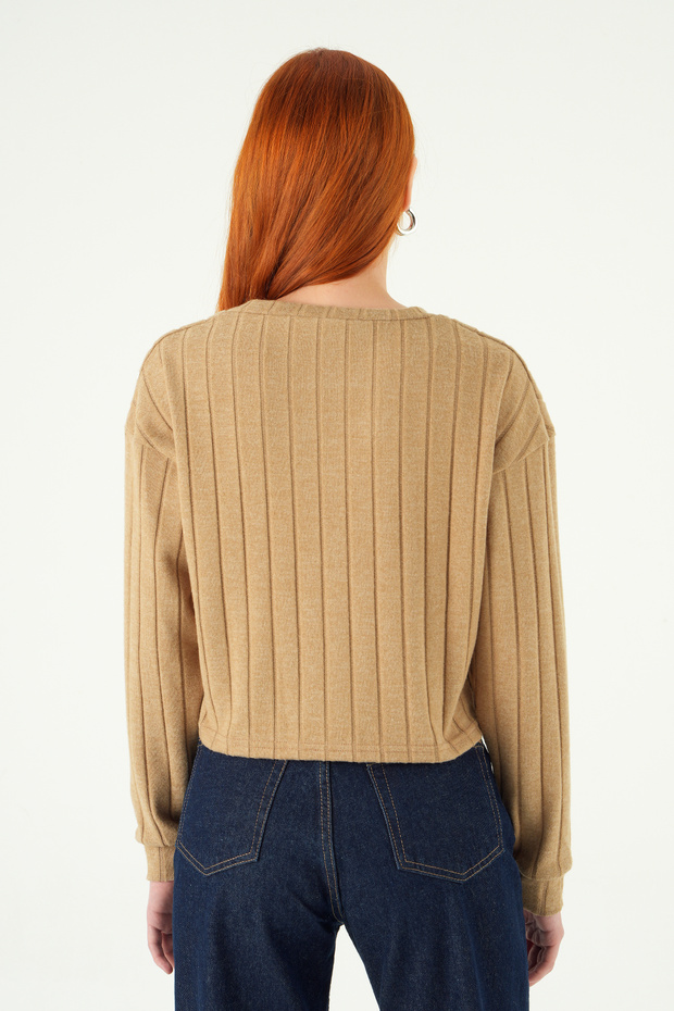 8259A بلوزة برقبة على شكل حرف V من فرو المنك - 5