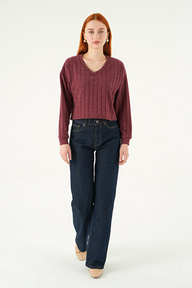 8259A بلوزة برقبة على شكل حرف V باللون الأحمر الداكن - 3