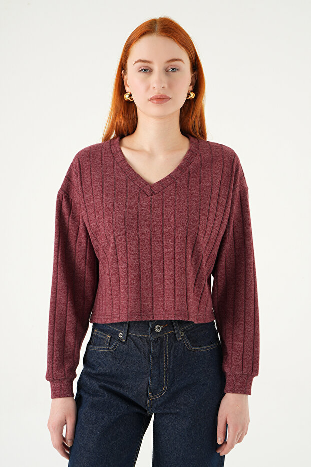 8259A بلوزة برقبة على شكل حرف V باللون الأحمر الداكن - 2