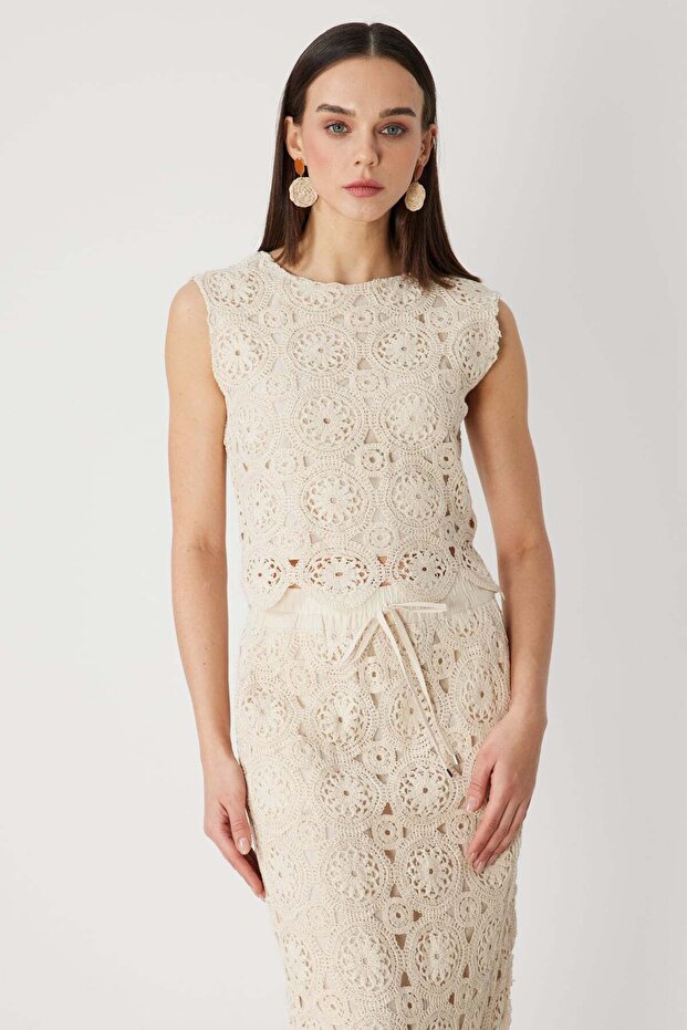 Lace Patterned Crop Blouse - 3