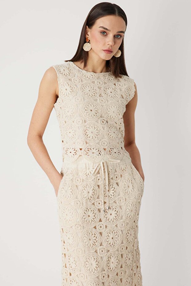 Lace Patterned Crop Blouse - 4