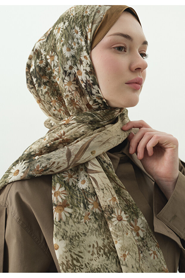 شال قطني منقوش بنقشة زهرة الأقحوان الصغيرة باللون البيج - 1