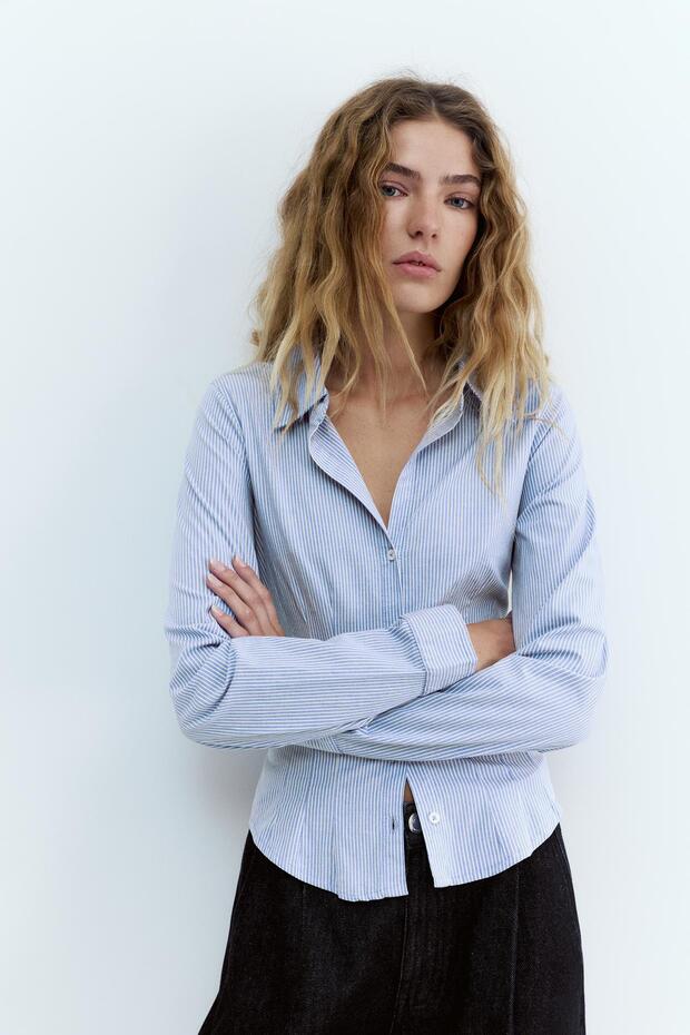 Poplin yırtmaçlı dar kesim gömlek - 2