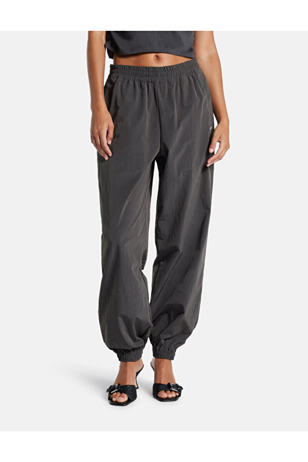 بنطال رياضي من النايلون - 1