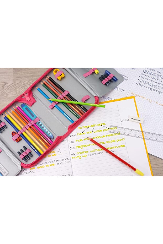 577512 Pencil Case 4 Compartments 49 Pieces Pink Roller Skates
