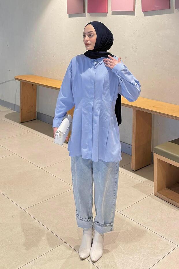 قميص بتفاصيل أزرار أمامية باللون الأزرق