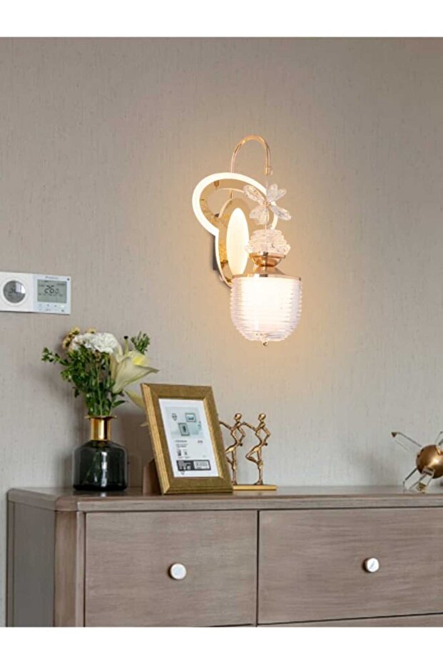مصباح جداري ثلاثي الإضاءة ذهبي بتقنية LED - موديل 9929