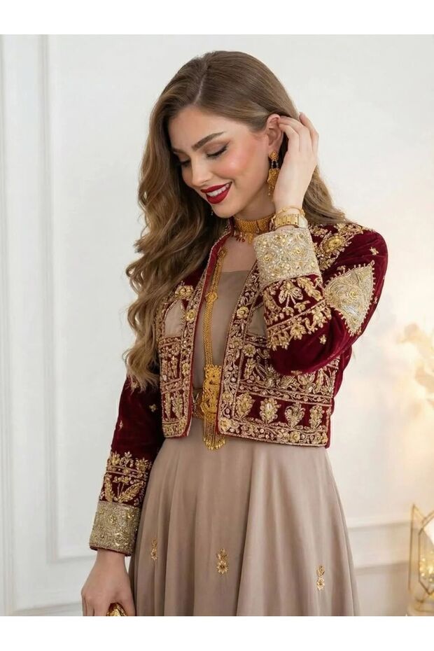 فستان سهرة أنيقًا يتكون من قطعتين