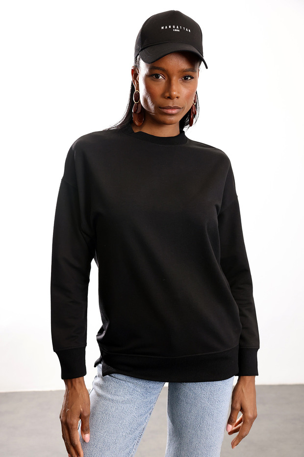 سويت شيرت أسود برقبة دائرية 9002 - 4