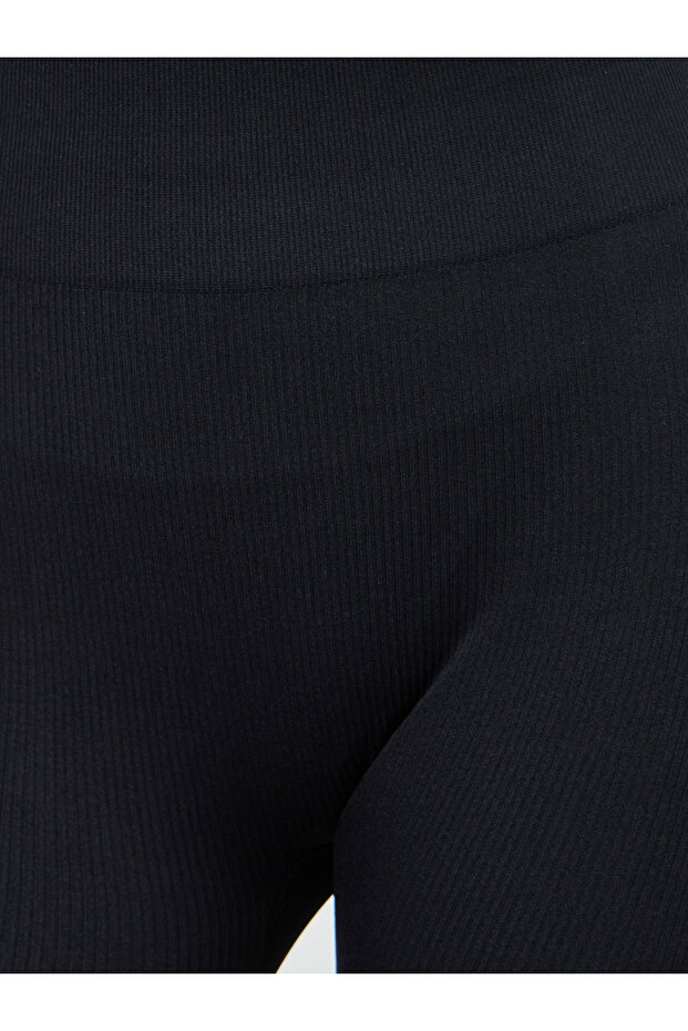 بنطال ضيق أسود ذو ملمس بارز بقصة واسعة - 3