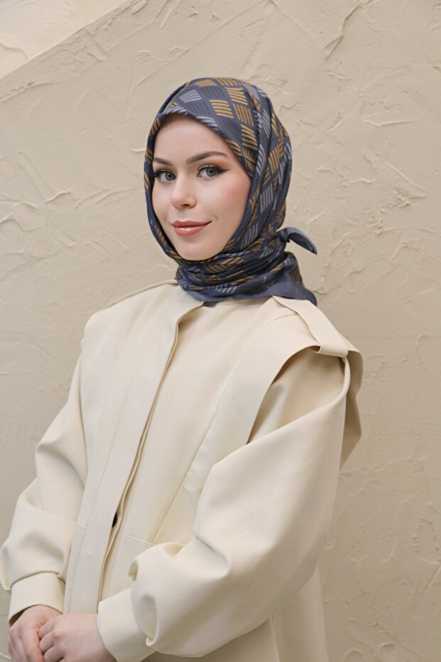 وشاح قطني مستورد بنمط خطوط - 2
