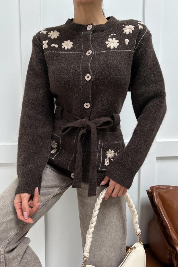 كارديجان بنمط زهور من الصوف باللون البني - 1
