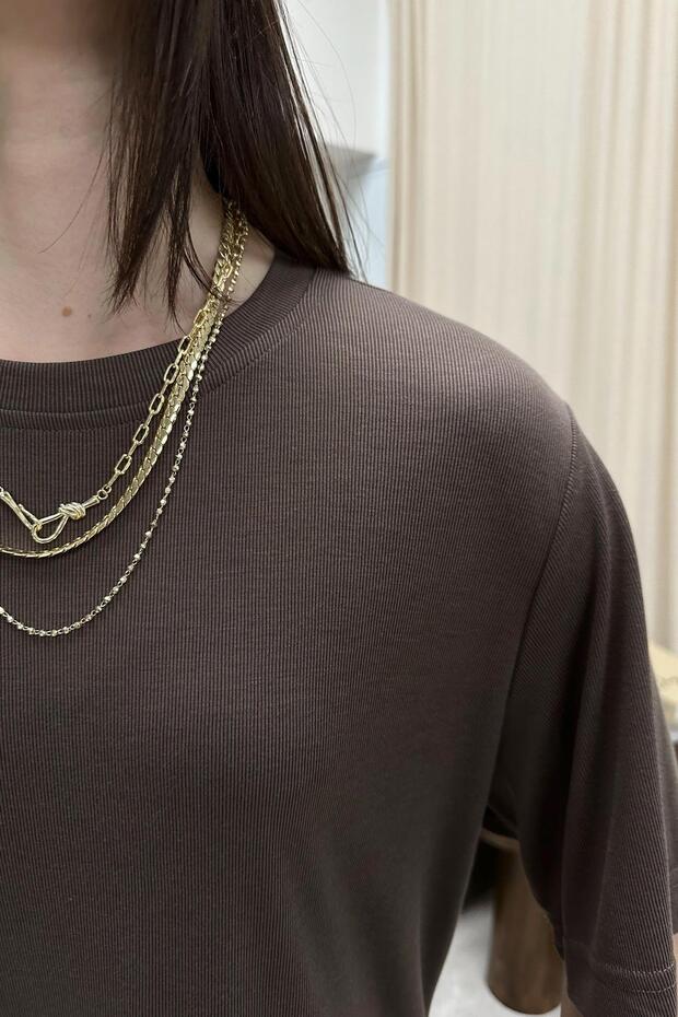 تي شيرت أساسي كبير الحجم باللون البني - 4