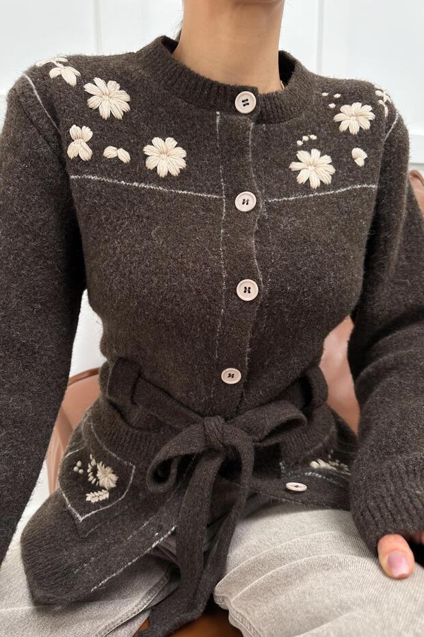 كارديجان بنمط زهور من الصوف باللون البني - 6