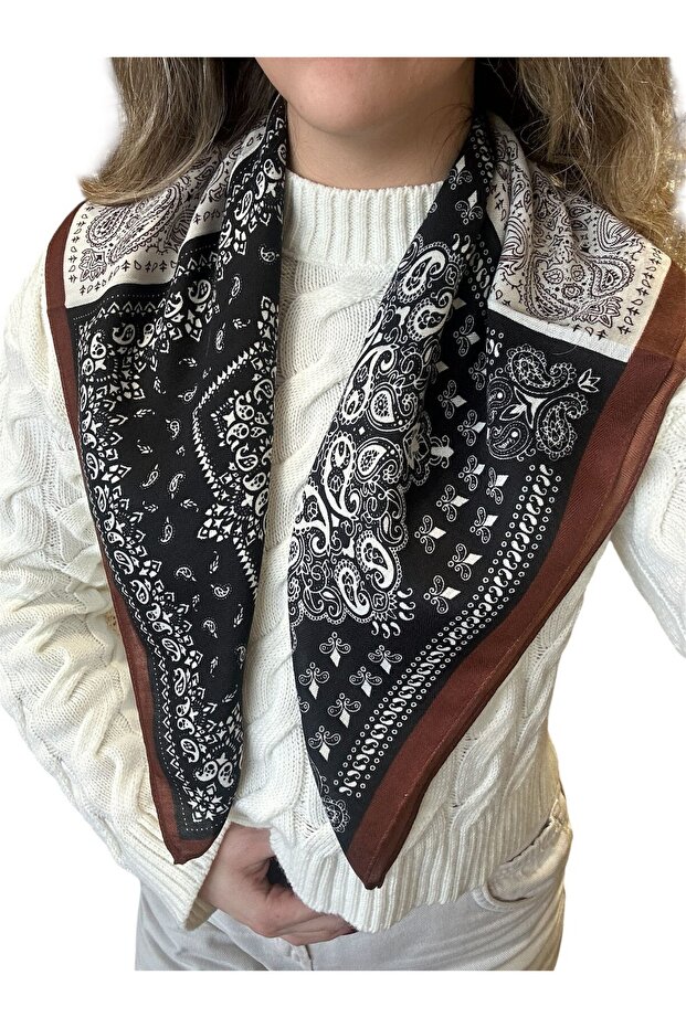 وشاح منقوش مقاس 65*65 باللون البني - 4