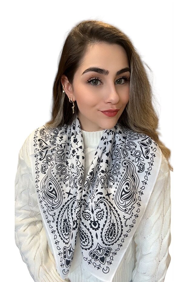 وشاح منقوش مقاس 65*65 باللون البني - 6