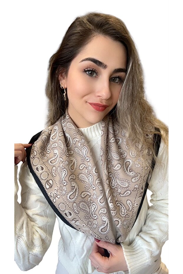 وشاح منقوش مقاس 65*65 باللون البني - 8