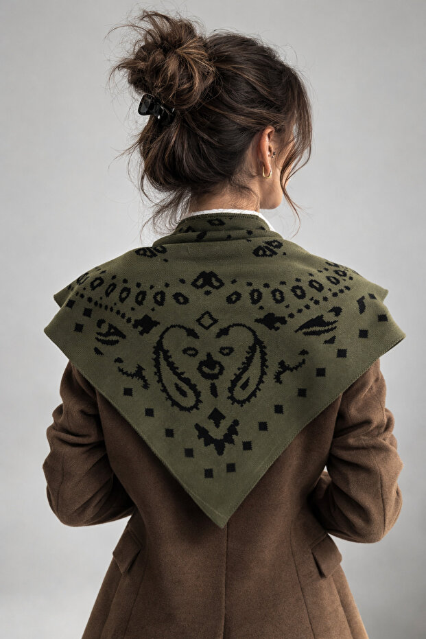 Desenli Çift Taraflı Triko Üçgen Fular - 2