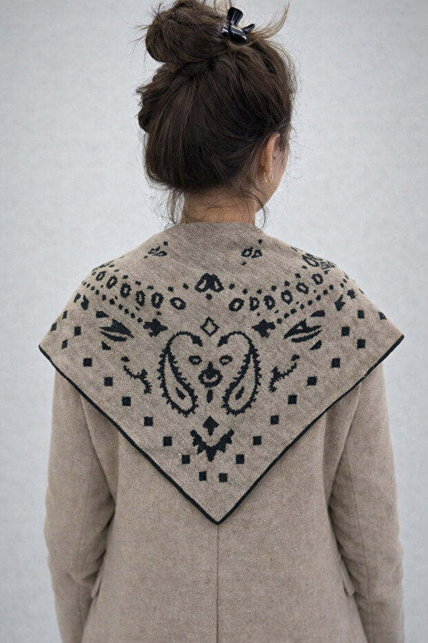 Desenli Çift Taraflı Triko Üçgen Fular - 3