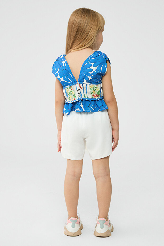 فتاة منقوشة بلوزة - 4