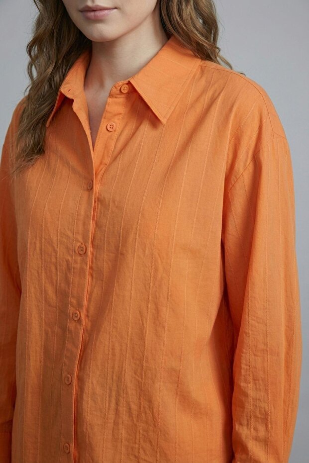 قميص مقلم بأزرار مقاس كبير - 2