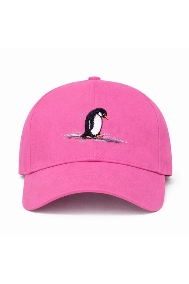 قبعة رياضية أساسية باللون الوردي مطرزة من Nihilist Penguin للجنسين