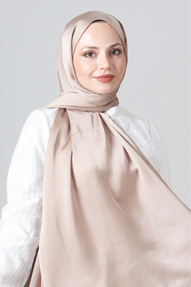Nude Como Satin Shawl