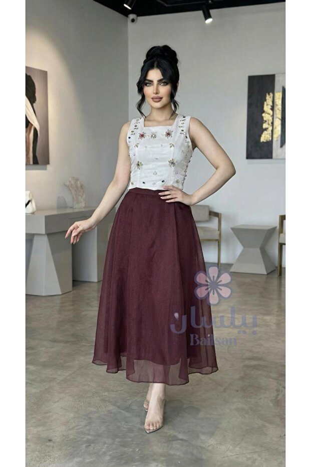 طقم مكون من قطعتين بتصميم أنيق - 1