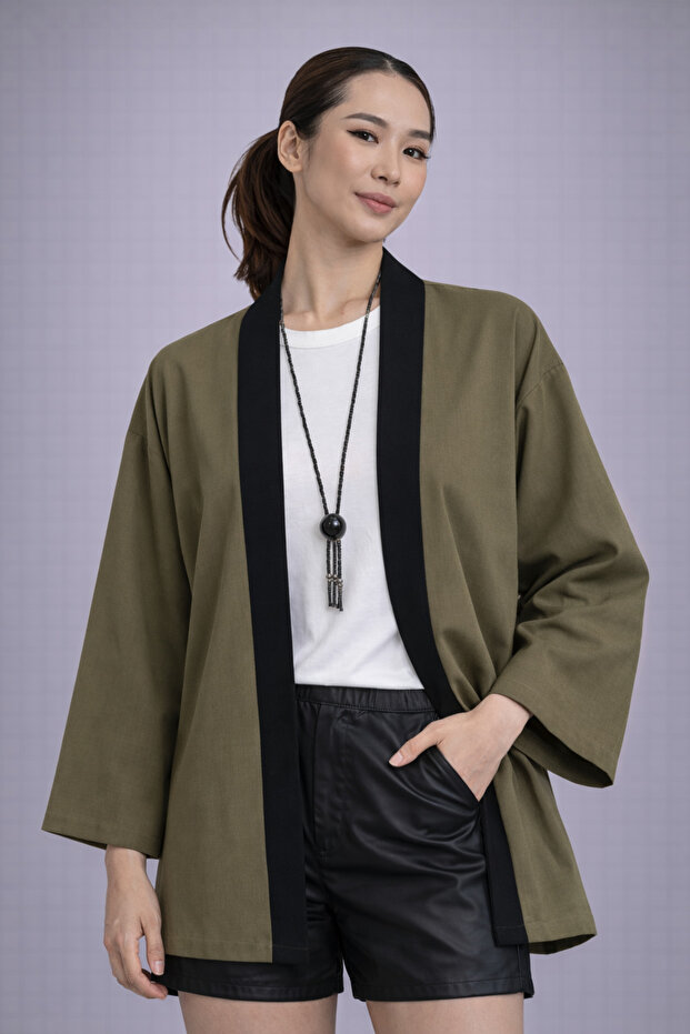 Japanese Kimono Jacket – Oversized, Modern and Stylish Daily Combination