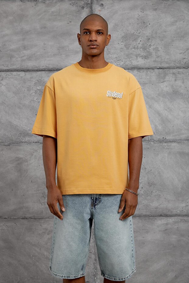 تيشيرت برتقالي كبير الحجم مطبوع عليه STRIDEOUT - 5
