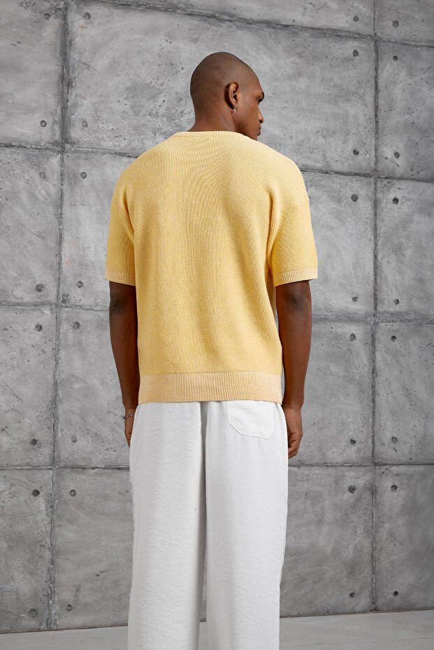 Жълта тениска - 4