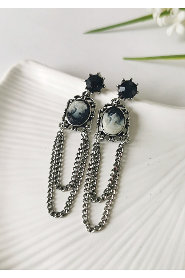 Black cameo chain earrings silver