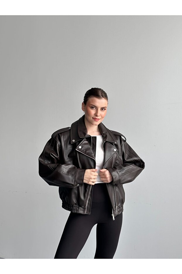 سترة جلدية كبيرة الحجم بتصميم مزدوج الإغلاق - 8