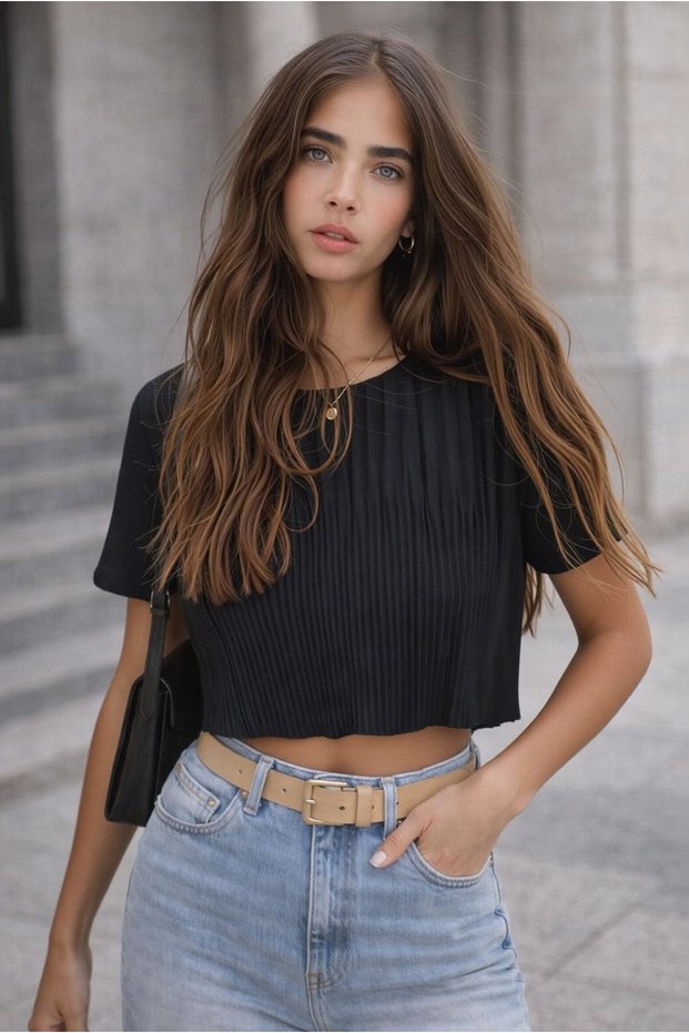Women's Crew Neck Textured Short Sleeve Accordion Model Design Sporty Stylish Cropped Blouse