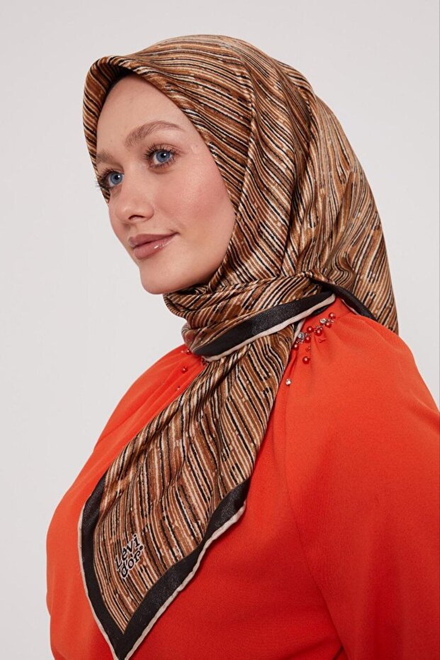 وشاح كريستالي لامع بنمط مخطط - 1