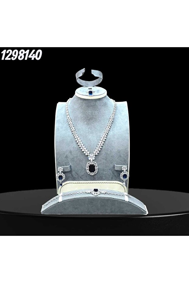 A stunning women's jewelry accessory set