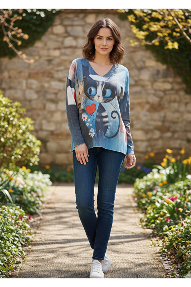 Cat Patterned V-Neck Slim Knitwear Blouse (Fits Sizes 34-44.)