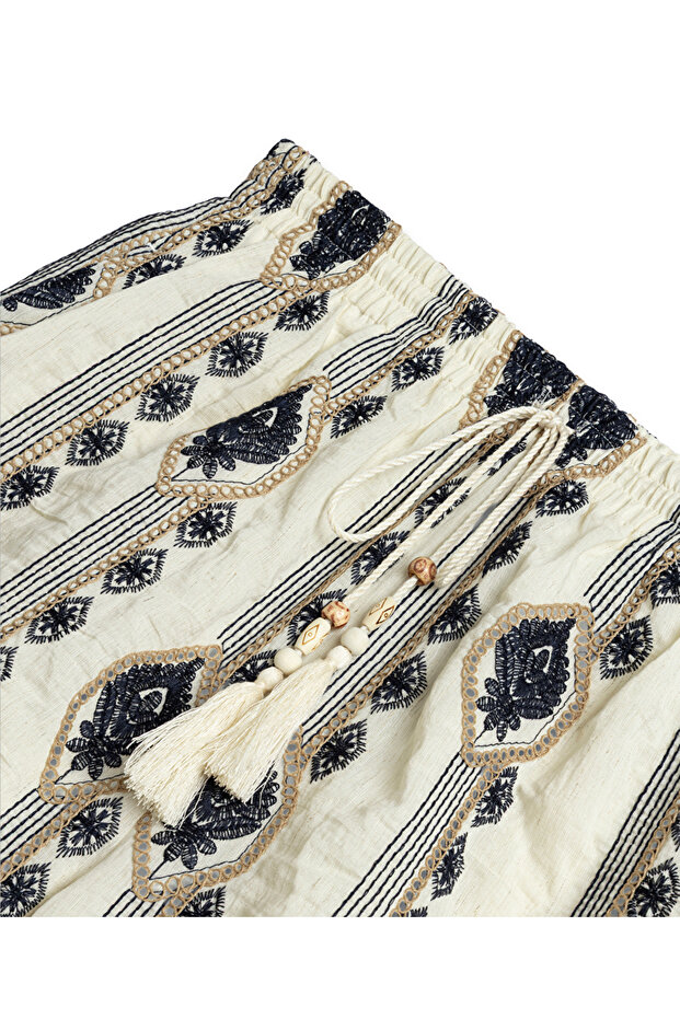 Nakışlı elastik bel şort - 4