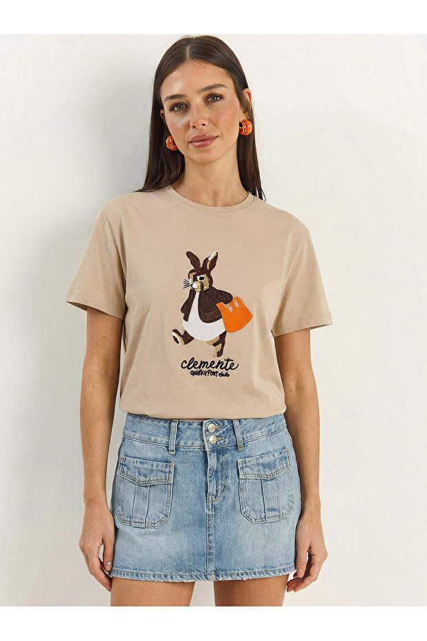 Women's Beige Rabbit Embroidered Crew Neck Basic T-Shirt 7532 60283953
